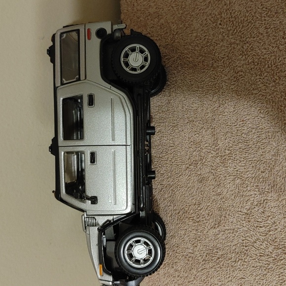 ⚫ Maisto Hummer - Picture 7 of 9